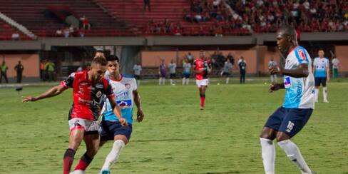Junior gana y revive ilusiones en los Cuadrangulares