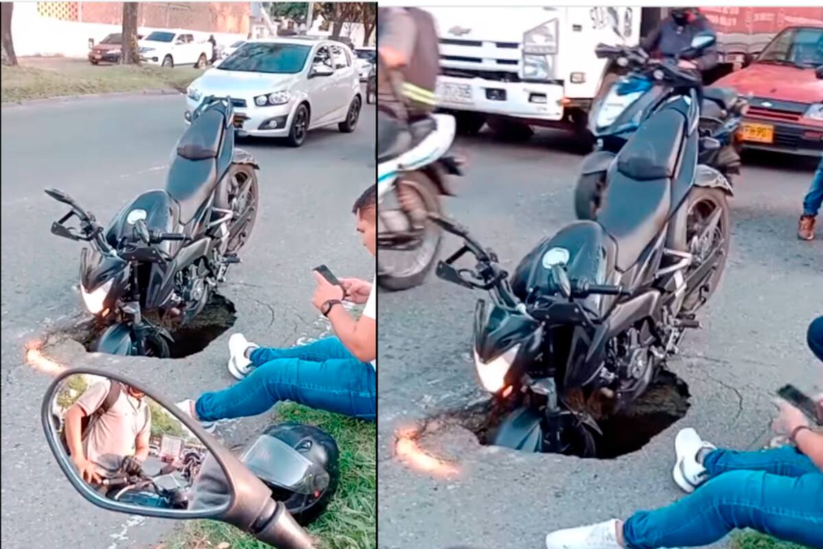 Gigantesco hueco se “tragó” una moto: el conductor resultó ileso