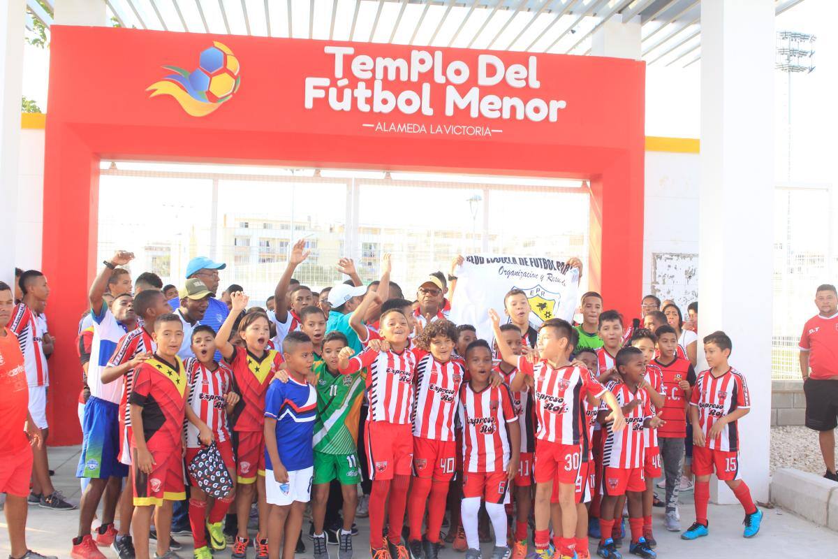 “Queremos jugar”, el coro que resonó en las afueras de las canchas de Alameda la Victoria