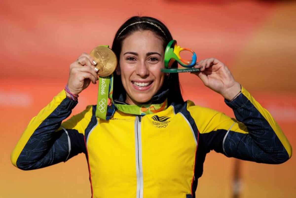 Mariana Pajón con su reciente medalla de oro en BMX. COLPRENSA