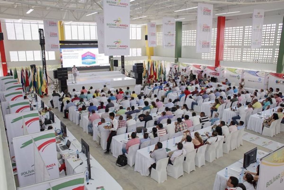 Durante la Cumbre, los alcaldes de Bolívar hicieron compromisos serios, buscando, además del desarrollo, espacios para la paz y el posconflicto. CORTESÍA
