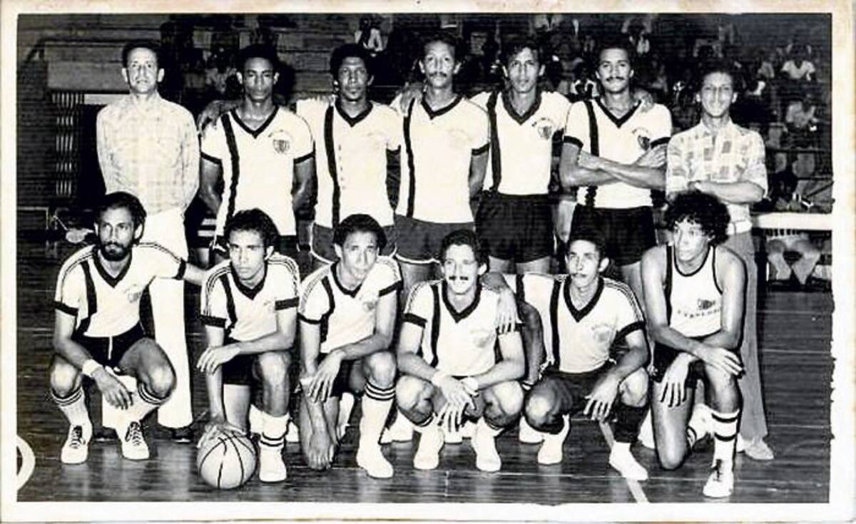 Equipo de básquetbol de la Universidad de Cartagena de los años de 1980, foto donada por el ingeniero Jairo Berástegui. Foto: Fototeca Histórica de Cartagena