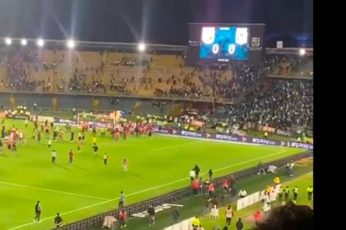 Enfrentamientos en El Campín entre hinchas de Santa Fe y Nacional