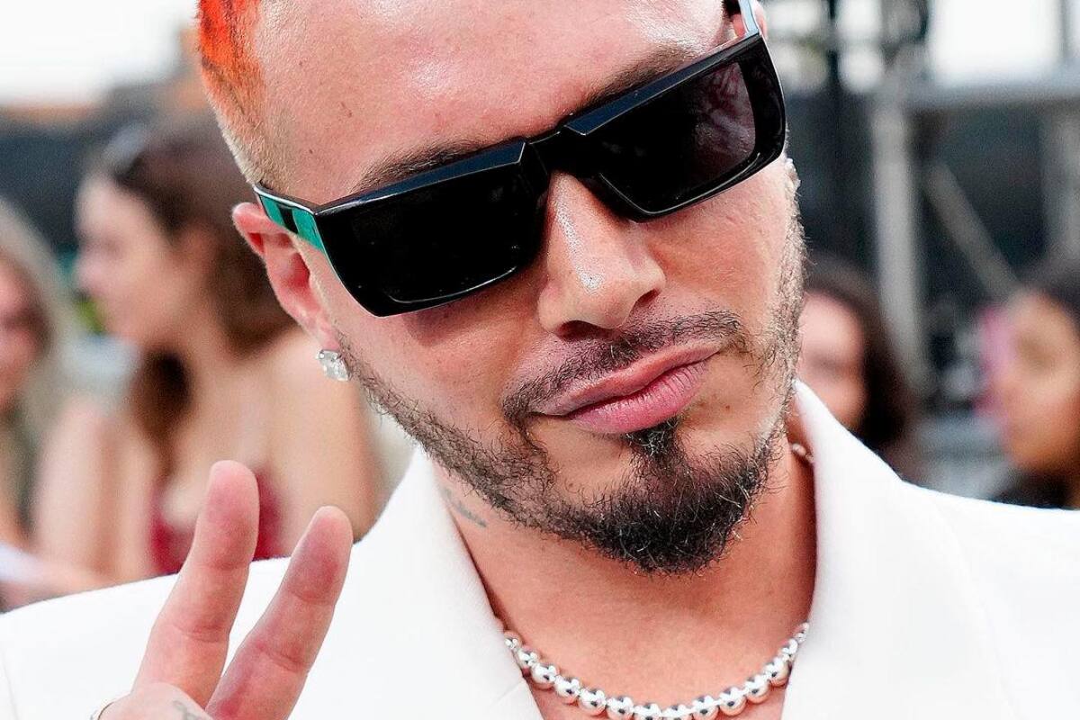 J Balvin respondió furioso a un seguidor que lo comparó con Feid