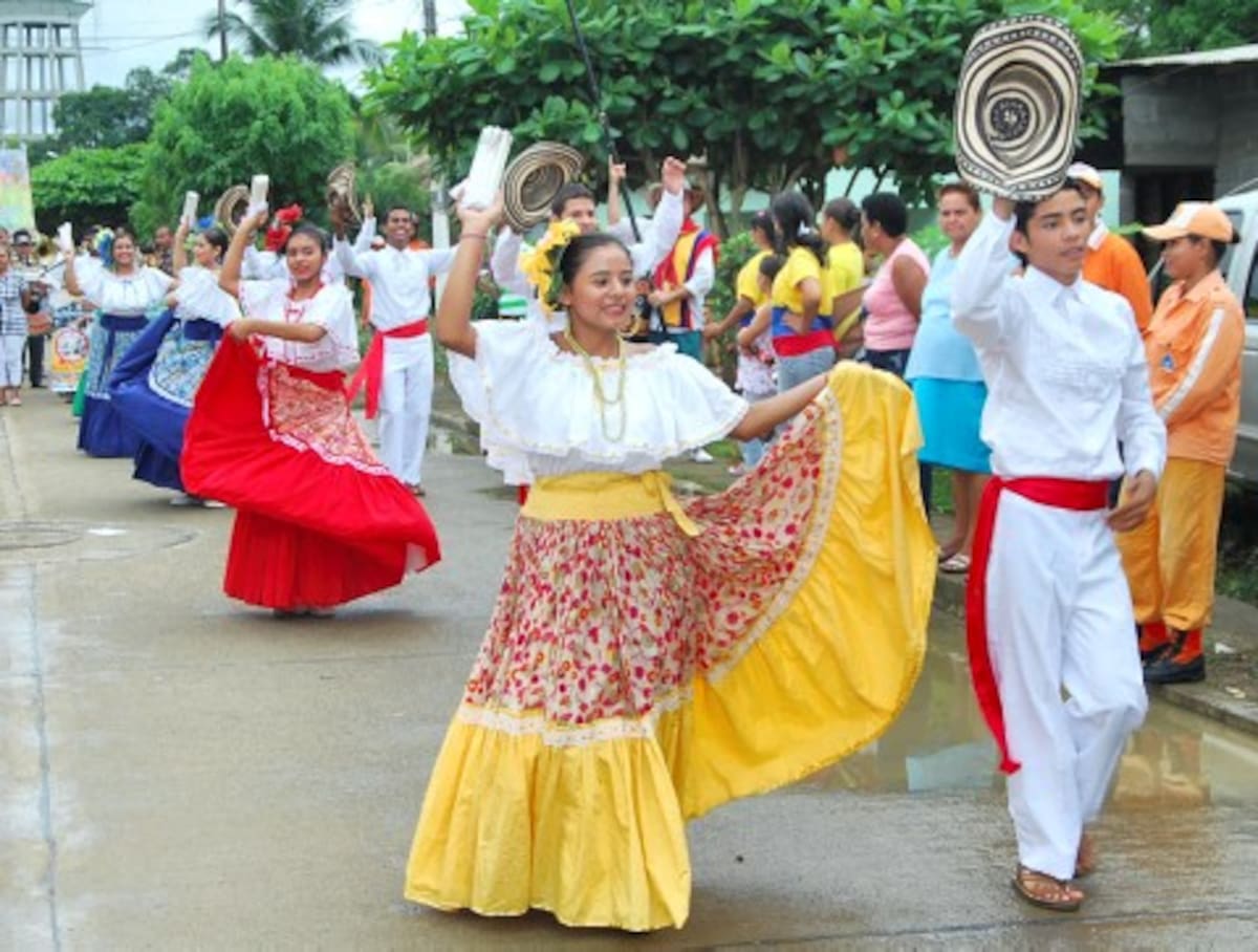 Institución educativa Marcos Fidel Suárez – Grupo de Danza Casaberos de Oro, de Ciénaga de Oro.