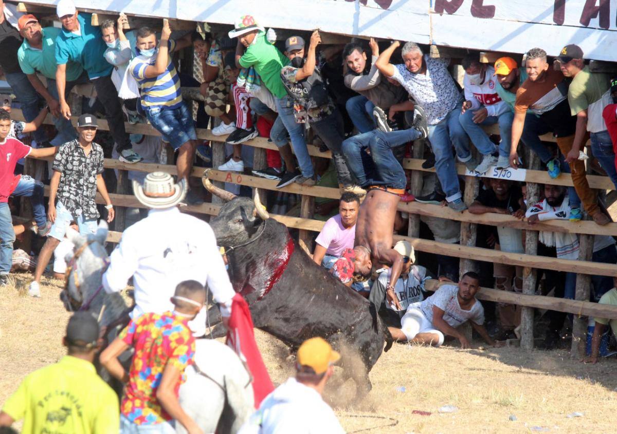 Mayeyo salió ileso y fue aplaudido por la multitud. // Manuel Santiago Pérez.