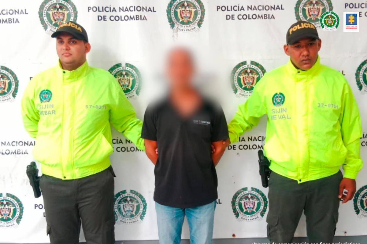 A la cárcel hombre que roció con gasolina a su esposa y le quemó la casa
