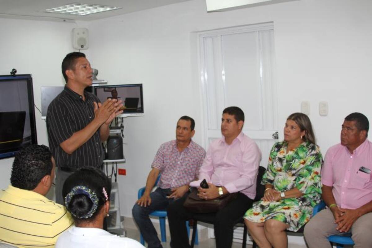 La alcaldesa de San Estanislao, Yaneth Vega Caicedo, junto a otros alcaldes del norte de Bolívar, escucharon atentamente las bondades que ofrece el servicio de Telemedicina. Oscar Díaz/ El Universal
