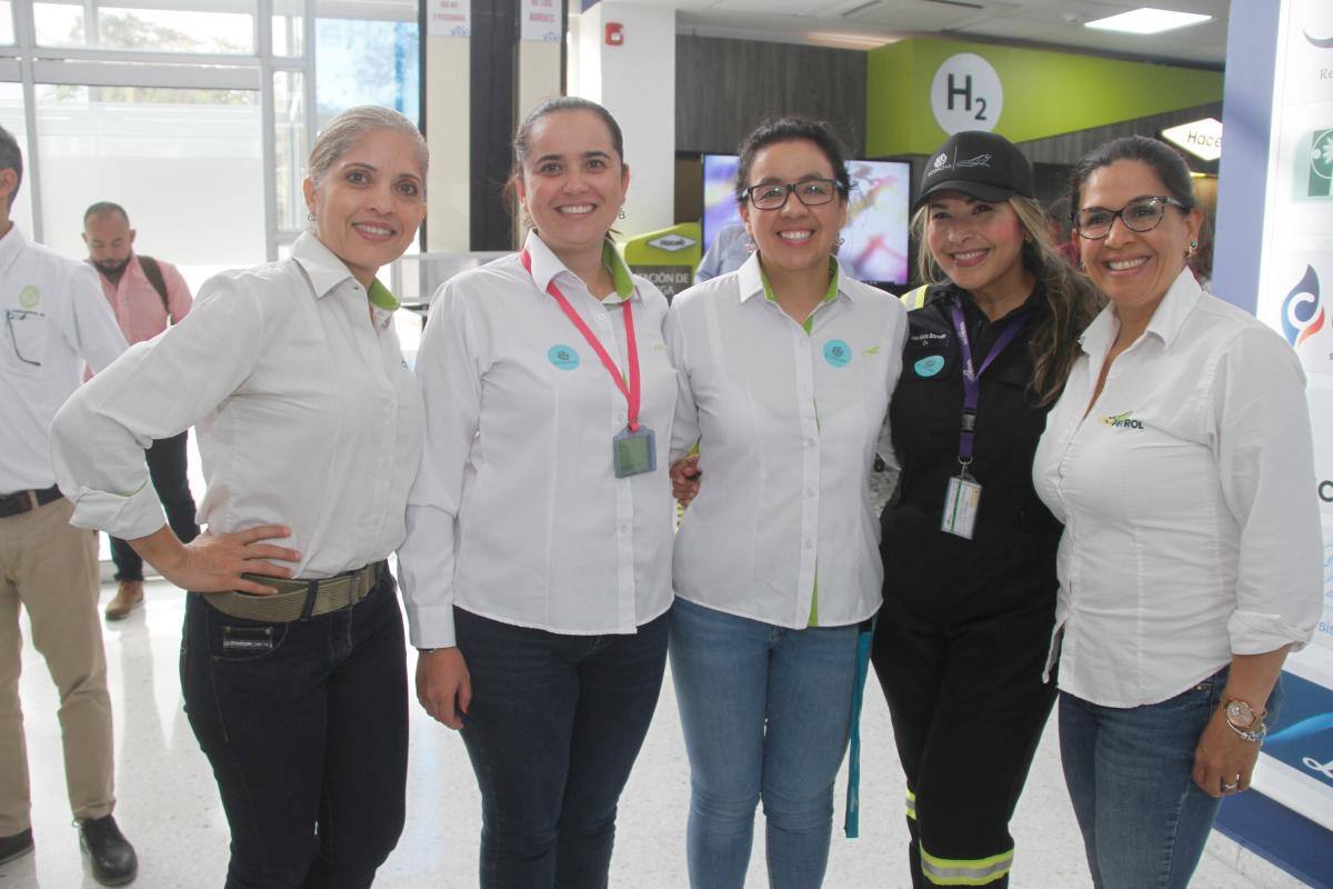 Olga Vizcaíno, Katherine Orozco, Andrea Tapias, Ana María Barreto y Jennifer Cárdenas.