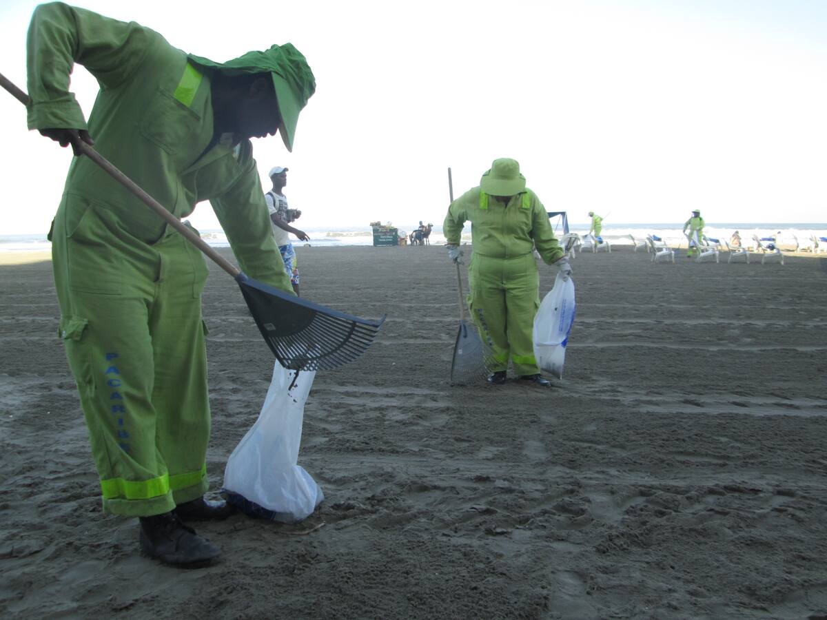 La labor de los operarios del servicio de aseo fue intensa durante la reciente temporada vacacional, que ya está en sus días finales. Hubo necesidad de redoblar esfuerzos para atender la zona.