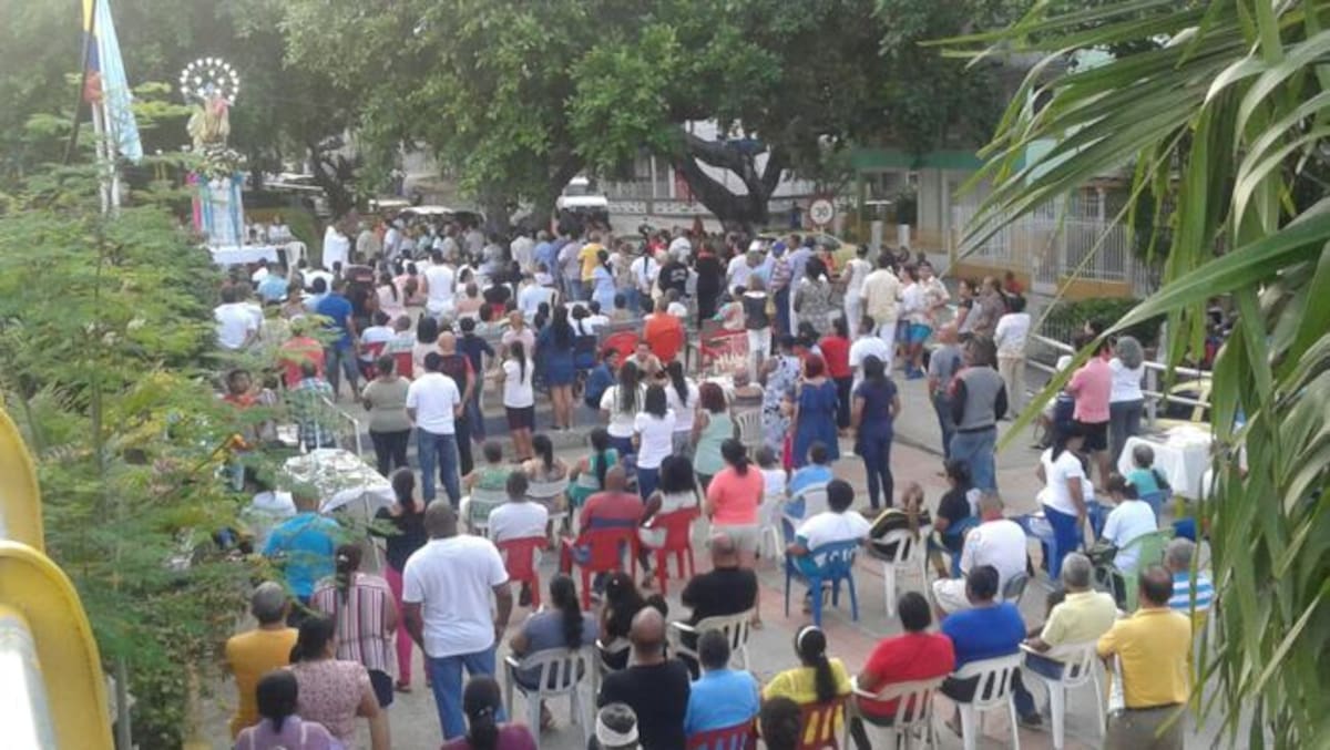 Eucaristía en honor a la Virgen del Carmen en el barrio Blas de Lezo. JULIO CASTAÑO BELTRÁN - EL UNIVERSAL