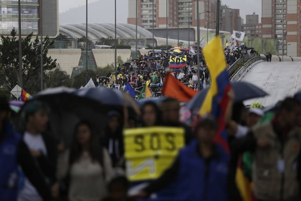 Disturbios vuelven a empañar marchas de estudiantes en el país