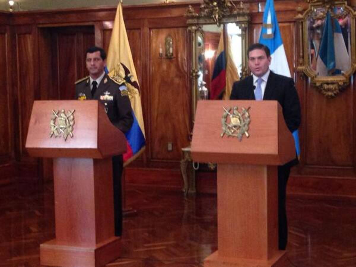 El acuerdo, firmado por Juan Carlos Pinzón y el general Manuel López Ambrosio, ministros de Defensa de Colombia y Guatemala, respectivamente, busca enfrentar de forma más efectiva el tráfico de estupefaciente. COLPRENSA