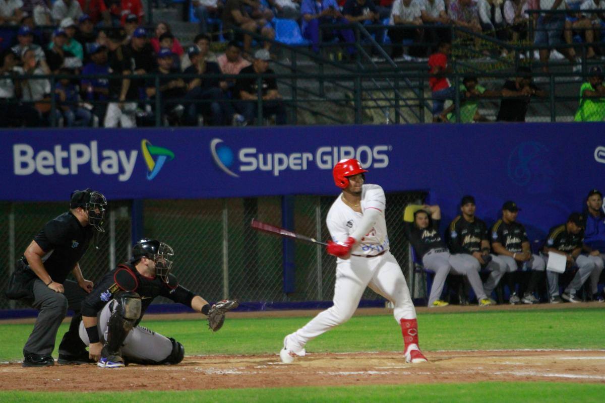 Tigres de Cartagena se arma corriendo, pero de momento da la pelea