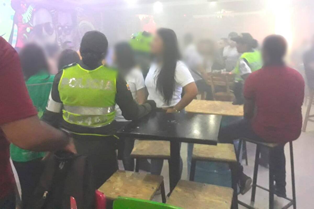 Cierran dos discotecas por permitir ingreso de menores de edad