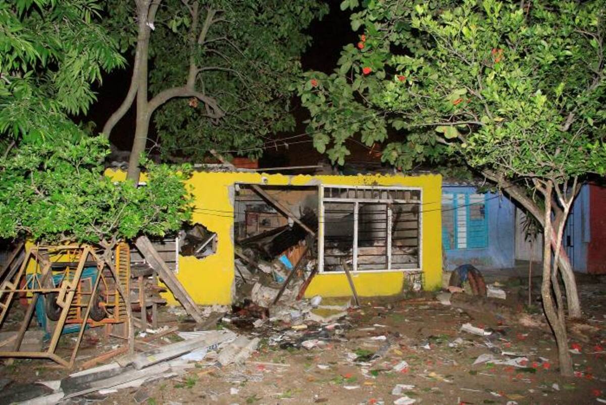 El cuerpo de bomberos acudió rápidamente y evitó que se expandieran las llamas a otras casas del lugar. Nayib Gaviria Amador - El Universal