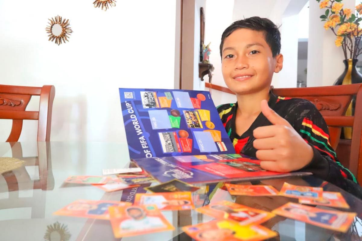 Niño llenaba el álbum de Panini y extrañó a la selección Colombia