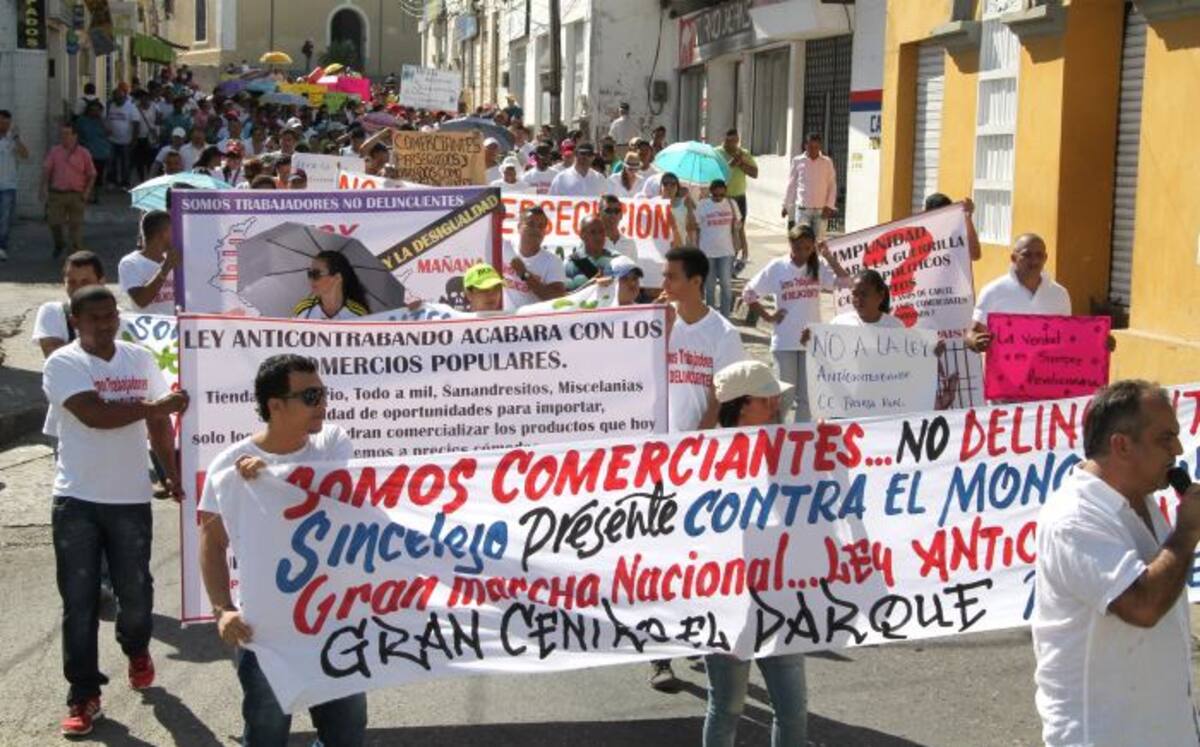 Los comerciantes sincelejanos durante la protesta pacifica pidieron garantías al Gobierno para su actividad comercial. MANUEL SANTIAGO PÉREZ/EL UNIVERSAL/