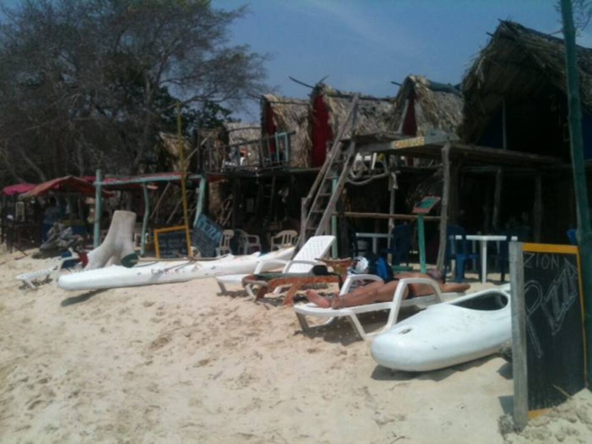 Restaurantes y cabañas es lo que más construyen en las playas. Cortesía