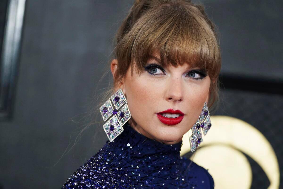 Productora de Taylor Swift enfrenta millonaria multa tras muerte de fanática