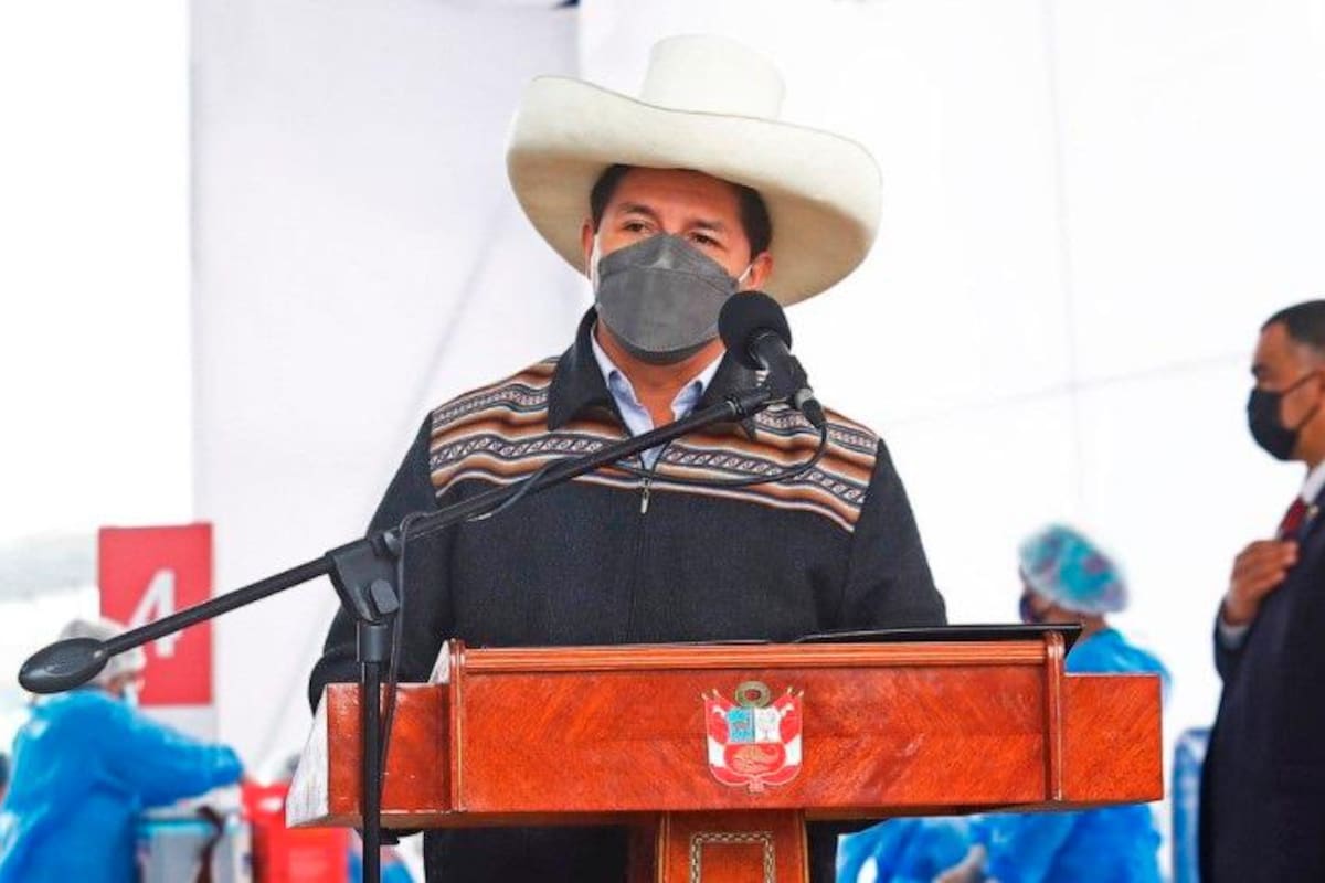 Abren investigación al presidente de Perú por reuniones fuera de Palacio