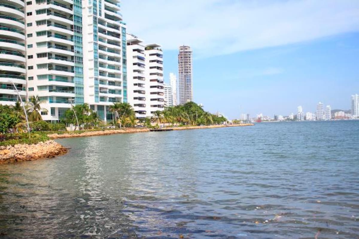 Conformarán seis grupos de trabajo para recuperar la bahía de Cartagena