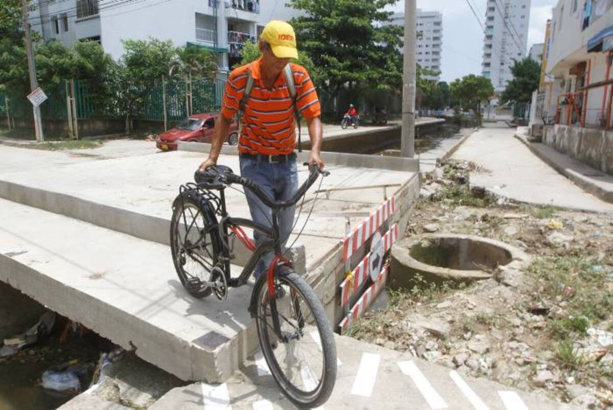 En esta obra convergen los planes 500 A y 220 de El Socorro; y la entrada al barrio Santa Mónica. FOTO JULIO CASTAÑO-EL UNIVERSAL