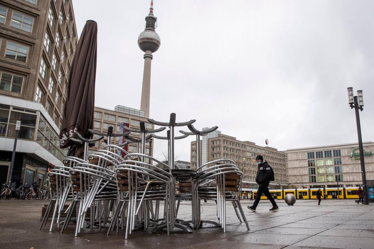 Suiza cierra bares y restaurantes hasta fin de febrero