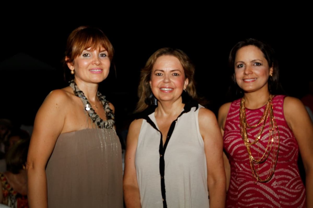 Analith de Gossaín, Priscila Cabrales y María Eugenia Gossaín.