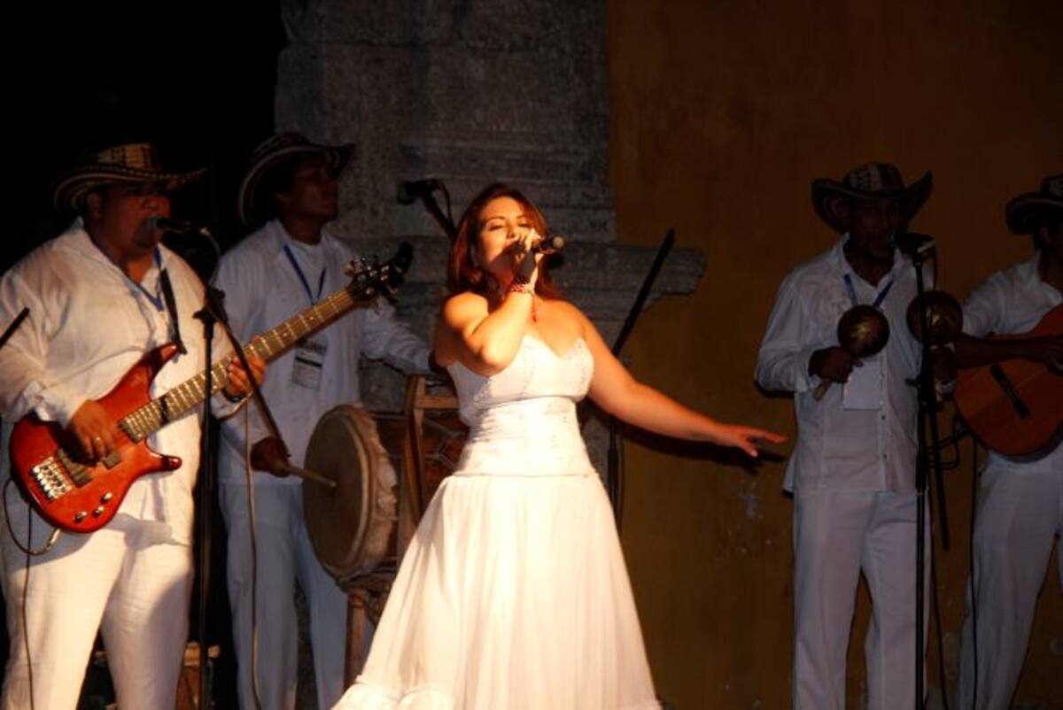 En la Plaza los asistentes disfrutaron con la Banda Heroicos de Cartagena, el grupo Atabaques y la Reina del Porro, Aglaé Caraballo, entre otras agrupaciones. KAILLINE GIRALDO - EL UNIVERSAL