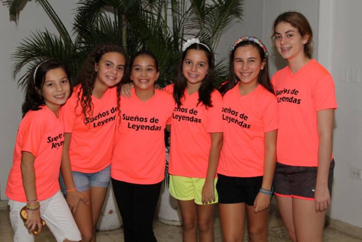Valeria Álvarez, Paulina Navarro, Nicolle Gedeón, Isabella Benedetti, Lila Martínez y Gabriela Gedeón. MARUJA PARRA
