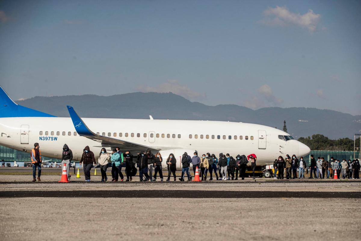 EEUU reanudó los vuelos de deportación de migrantes a Cuba