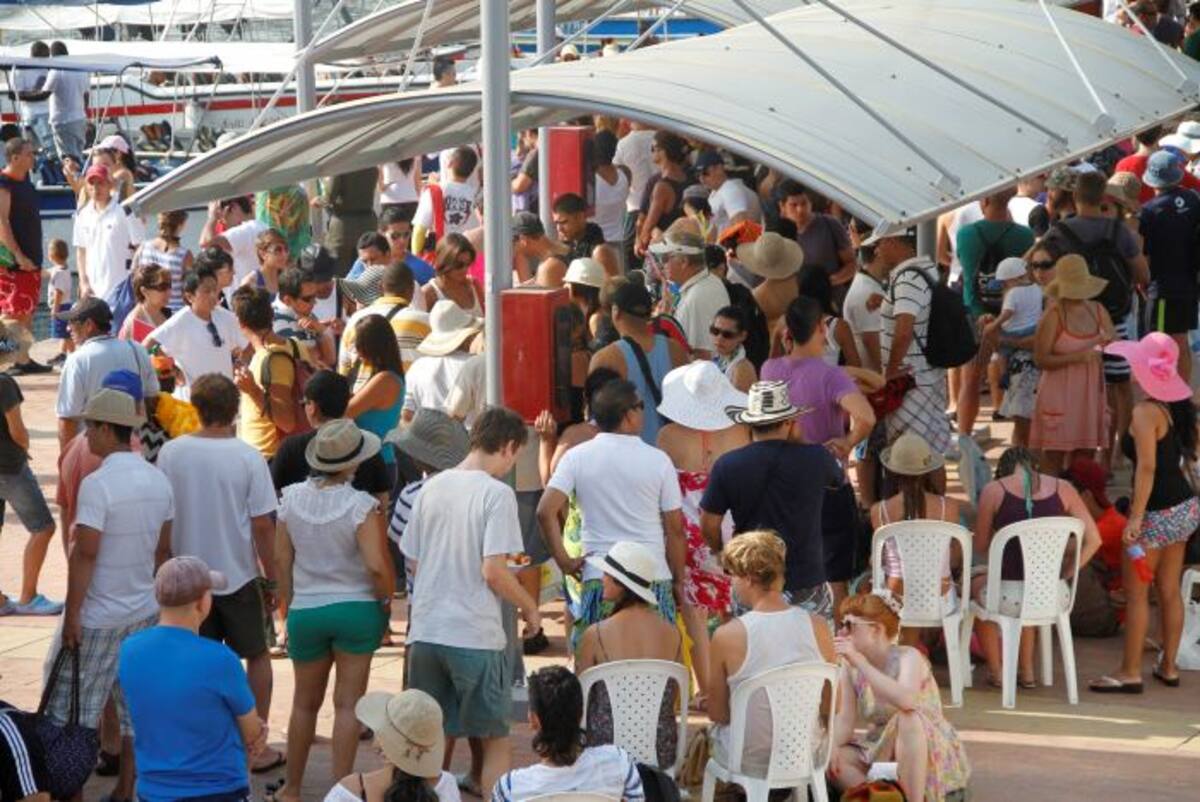 Con la temporada de Semana Santa aumenta el tráfico de turistas hacia las Islas. ARCHIVO