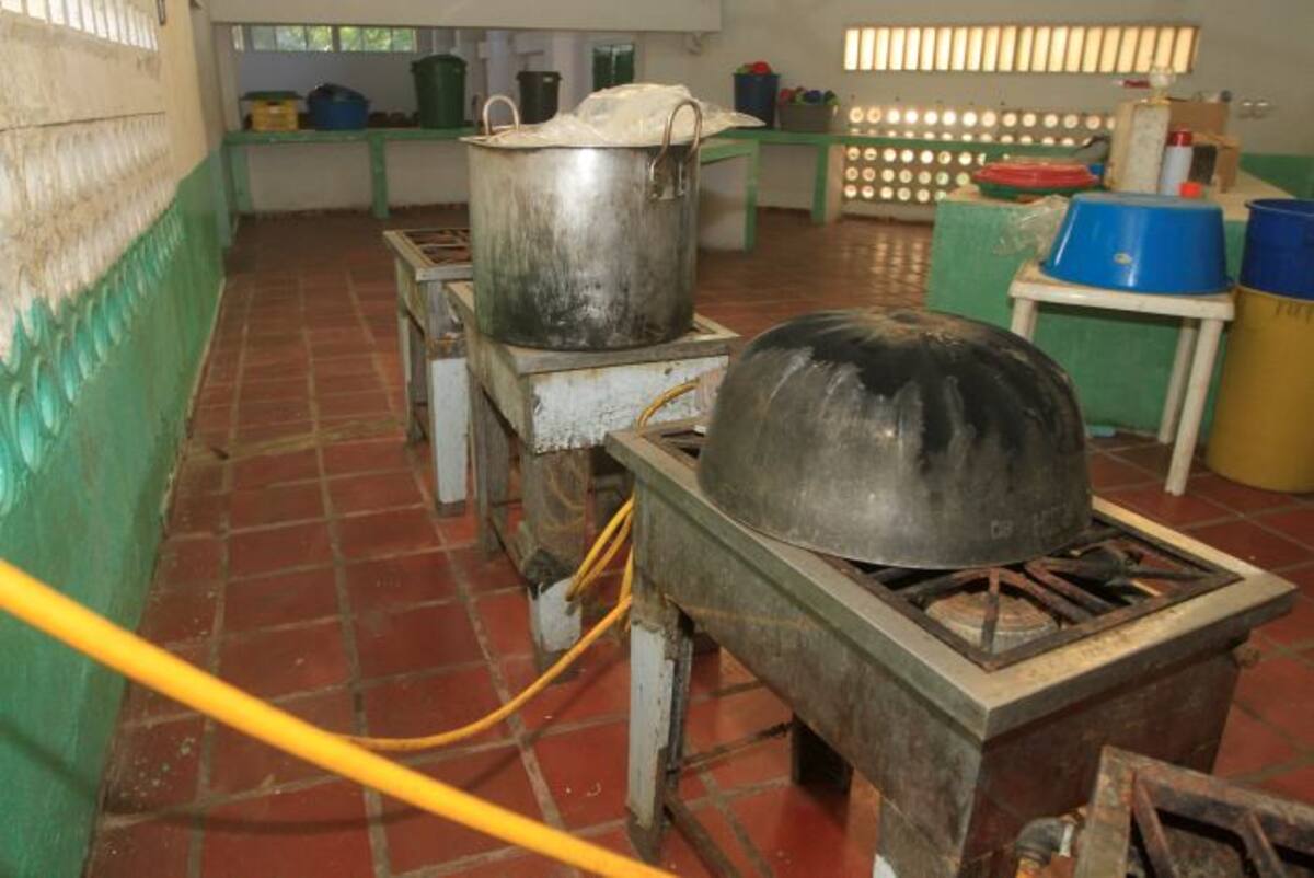 Asi está la cocina del colegio Nuevo Bosque tras cuatro meses sin usar. Julio Castaño.