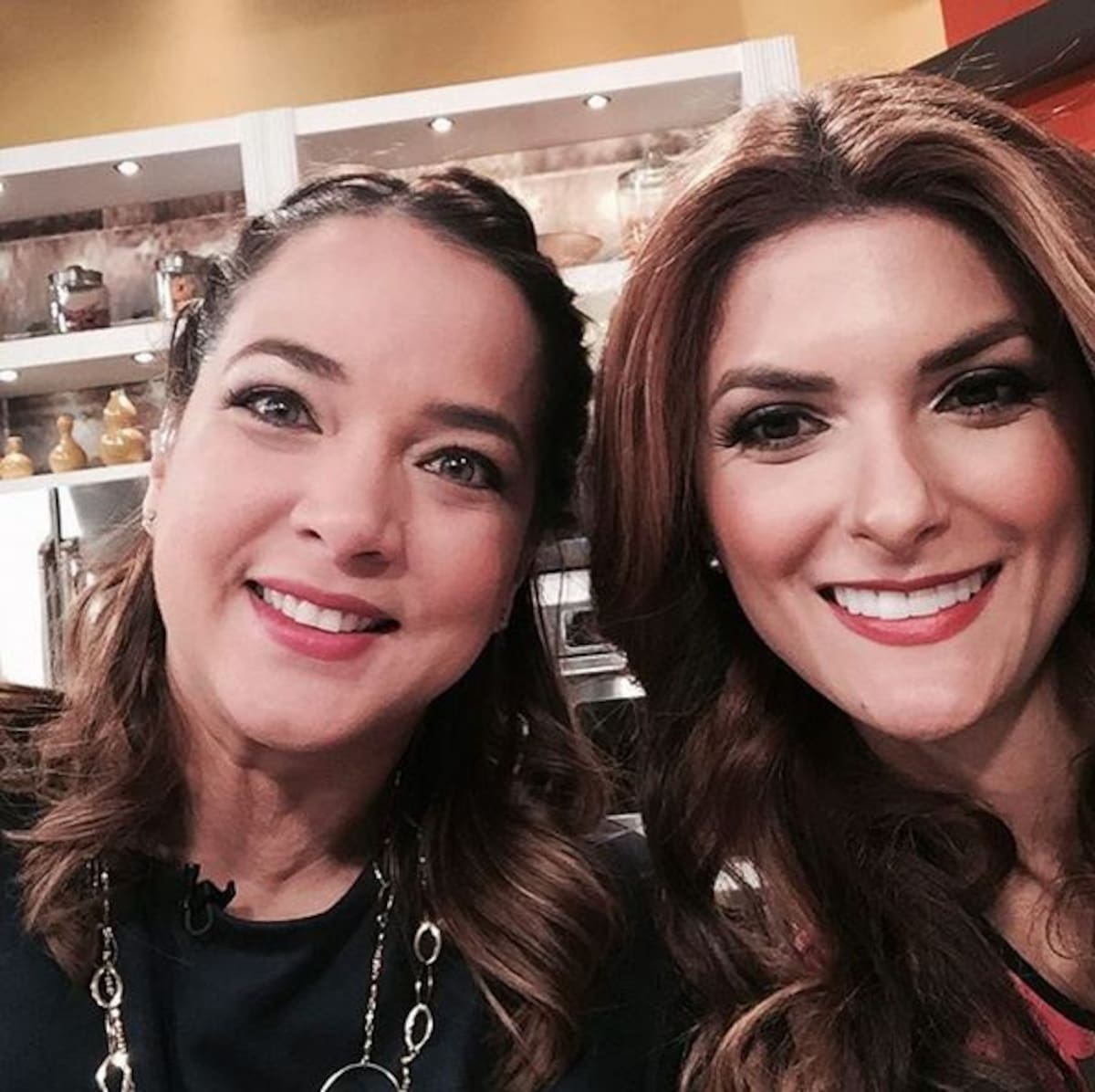 Siad junto a Adamari López. INSTAGRAM
