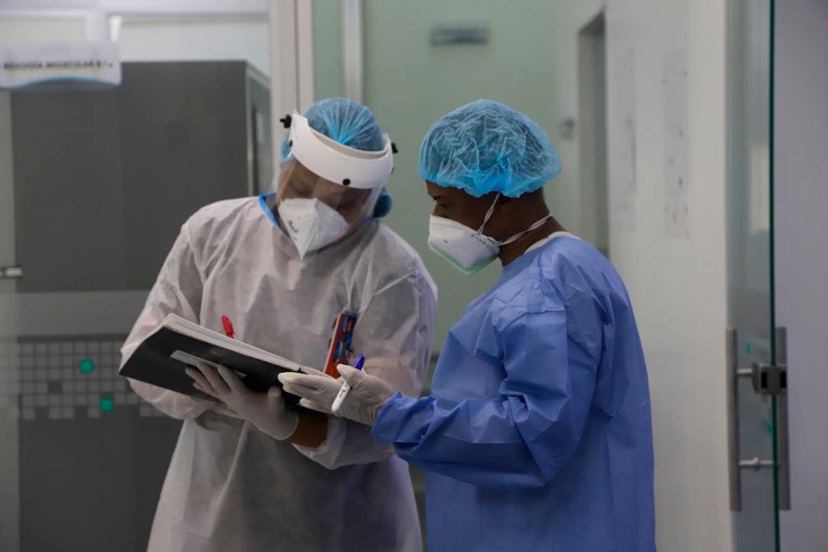 El laboratorio Unimol de la Universidad de Cartagena, habilitado para realizar pruebas o marcadores de la viruela del mono.
