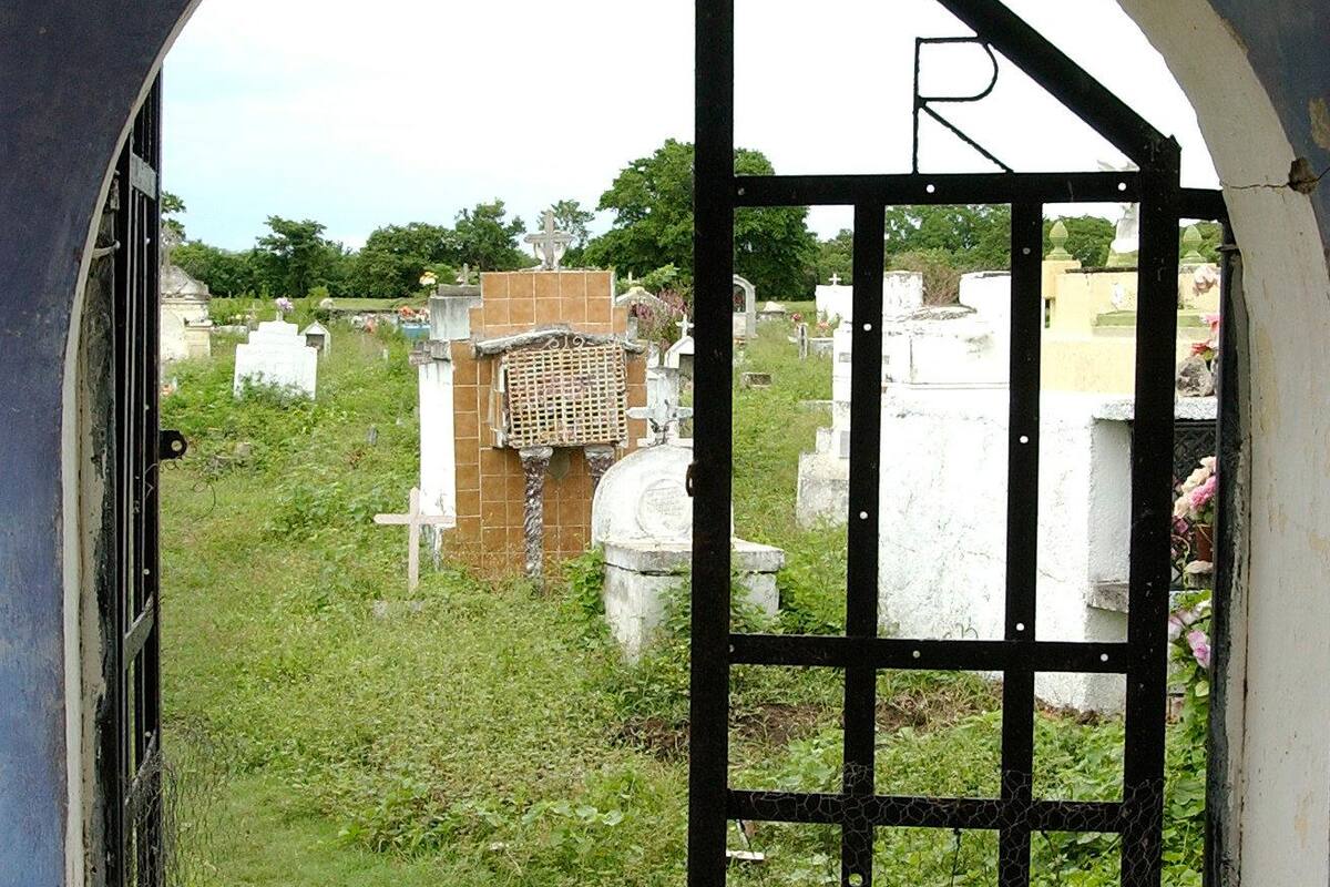 Denuncian profanación de tumbas en San Estanislao de Kostka