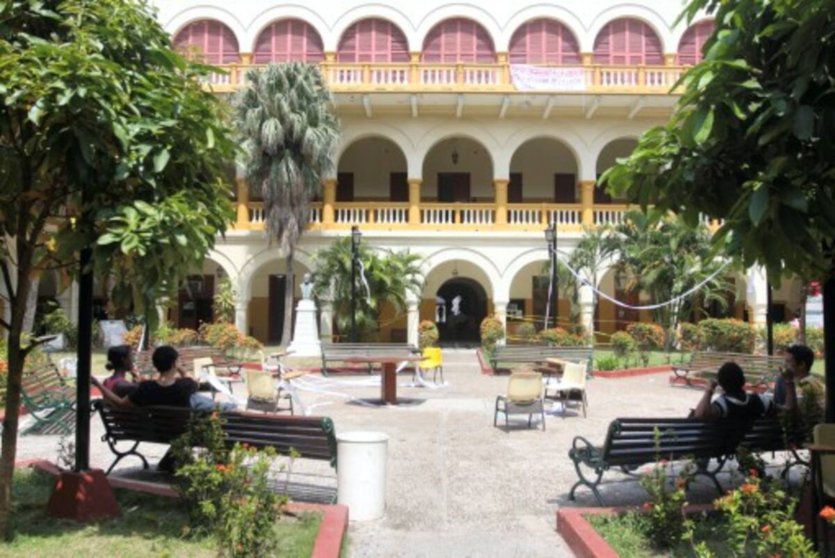 La sede del Centro es considerada monumento nacional y por ello la directiva de la institución espera permiso para poder intervenir el inmueble. Oscar Díaz/El Universal