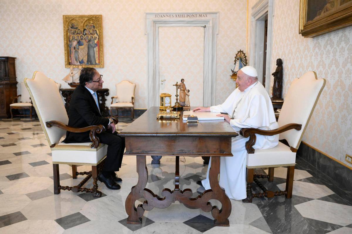 Este es el regalo que le dio Petro al papa Francisco
