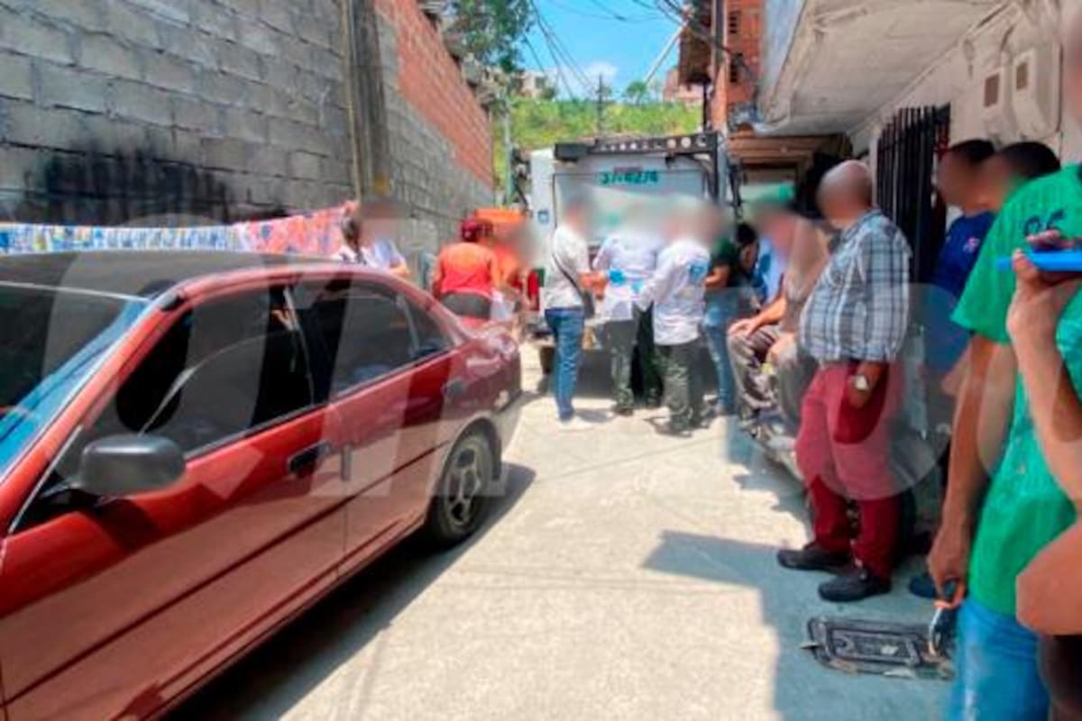 Llegó a visitar a su mamá y lo asesinaron de 28 balazos en un callejón