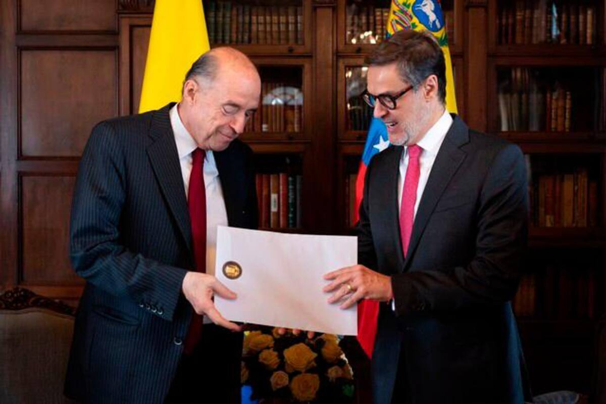 Embajador de Venezuela en Colombia entregó credenciales al canciller Leyva
