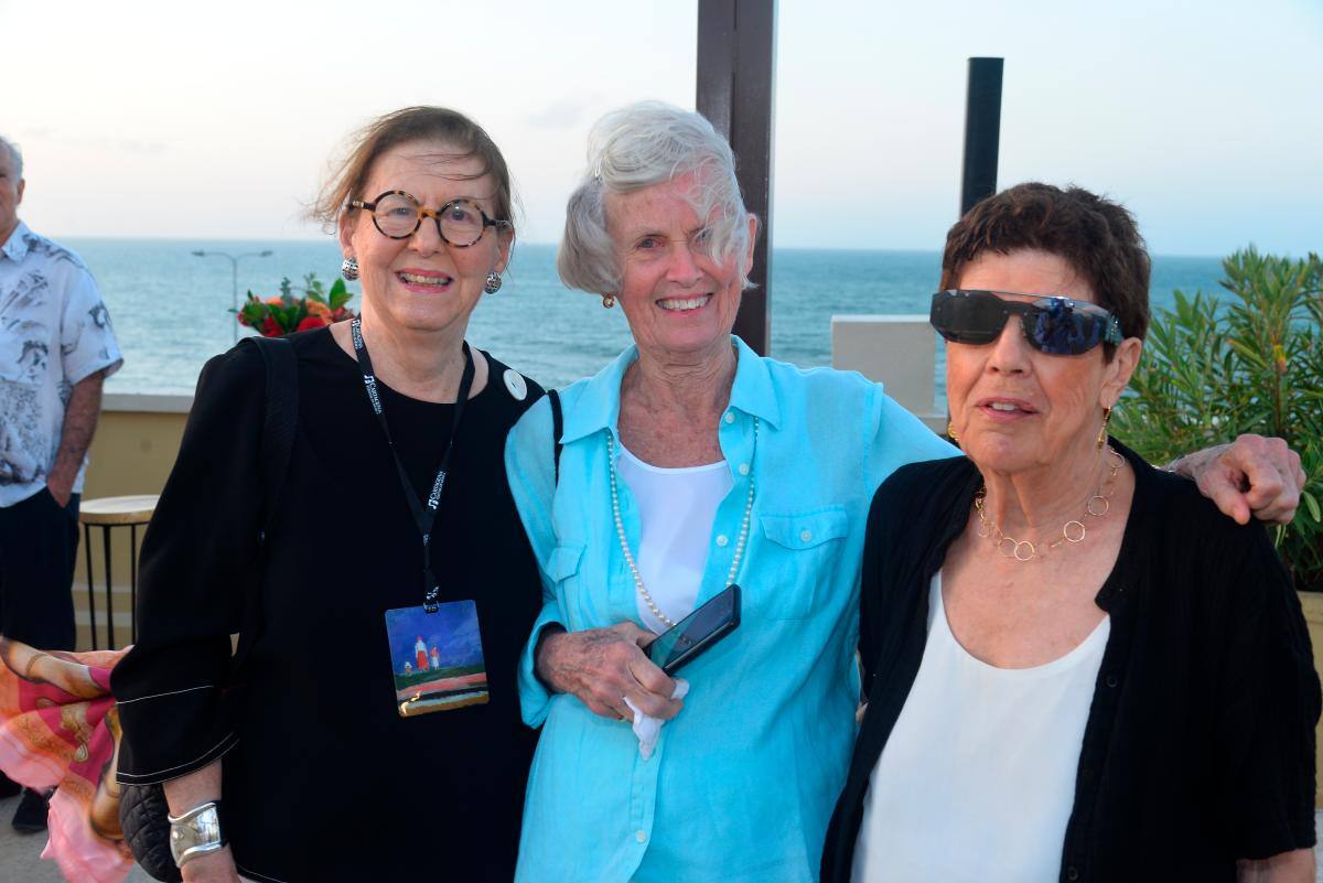 Barbara Chaze, Caroline Morse y Brita Okin.