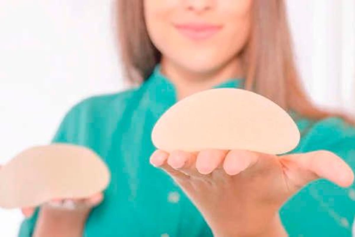 Retiran del mercado implantes mamarios vinculados a un tipo raro de cáncer