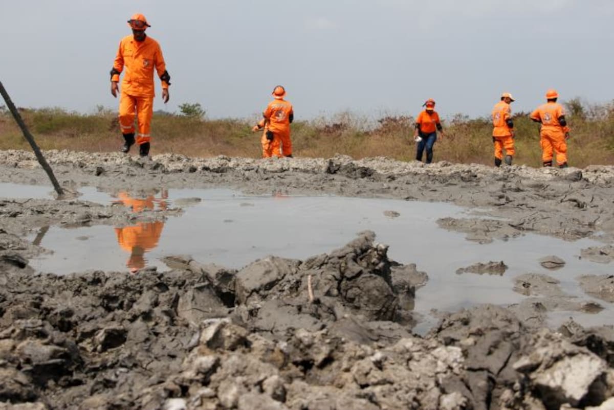 Una gran zona con bocas burbujeantes de lodo se aprecia en una de las zonas más altas de El Rodeo. LUIS CARLOS PRADO - ELUNIVERSAL.COM.CO