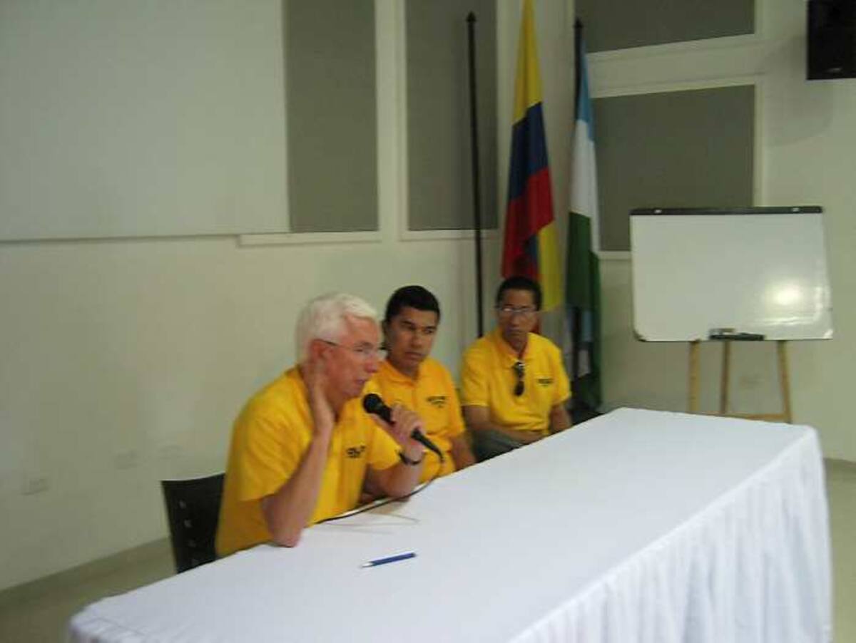 Jorge Enrique Robledo, senador del Polo Democrático; Gustavo Garnica aspirante, a la Asamblea de Córdoba y Horacio Garnica, presidente del Polo Democrático en Córdoba.