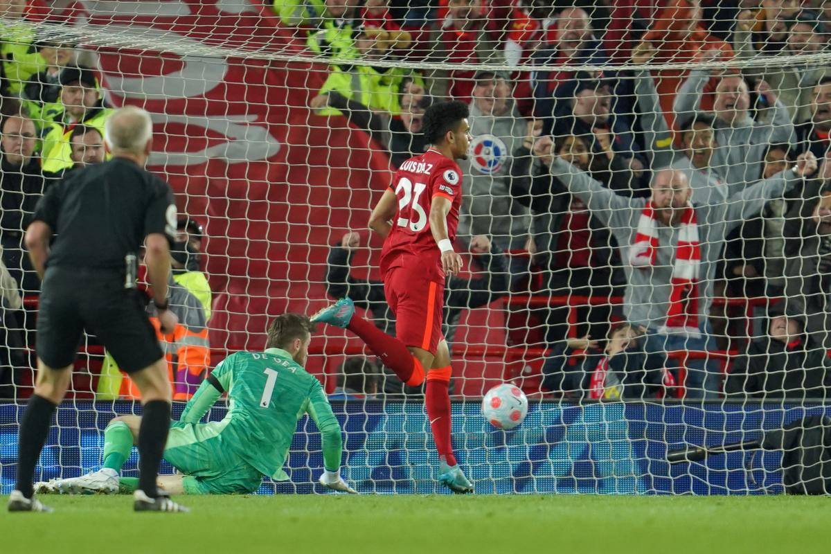 Con gol de Luis Díaz, Liverpool se está llevando el clásico