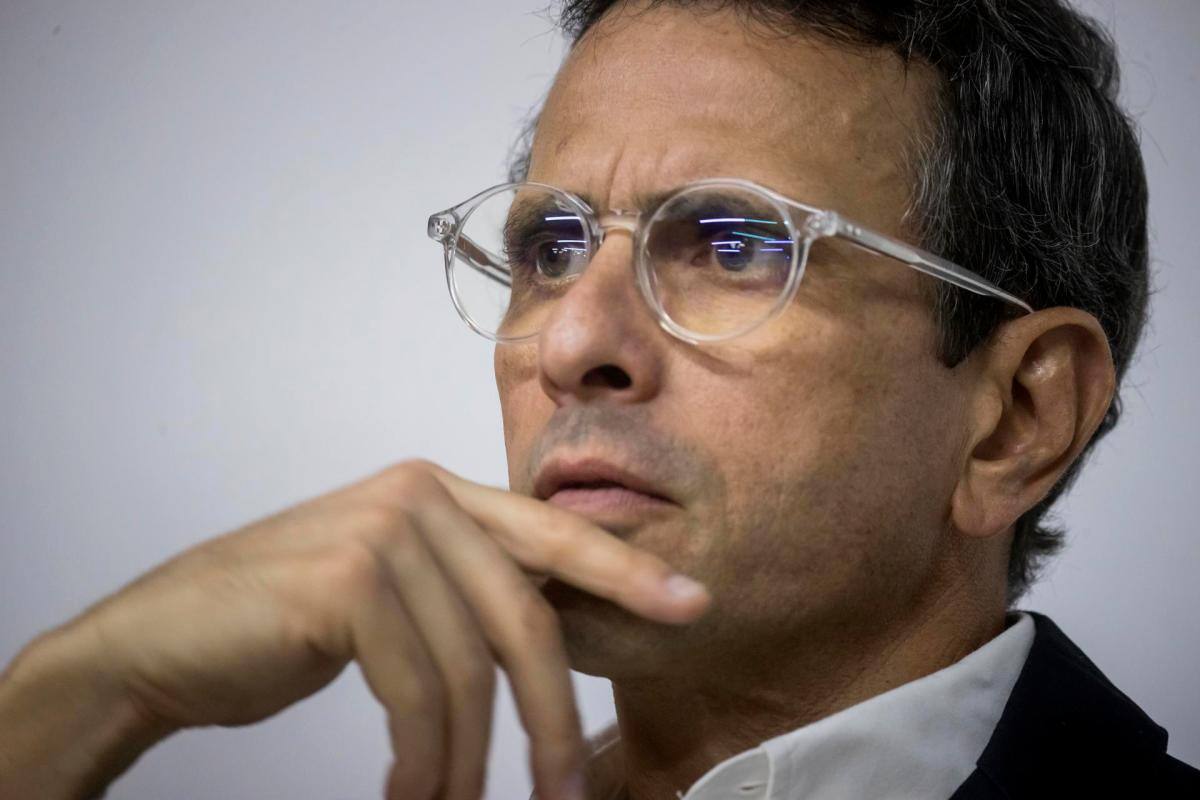Capriles se retira dos semanas antes de las primarias opositoras en Venezuela