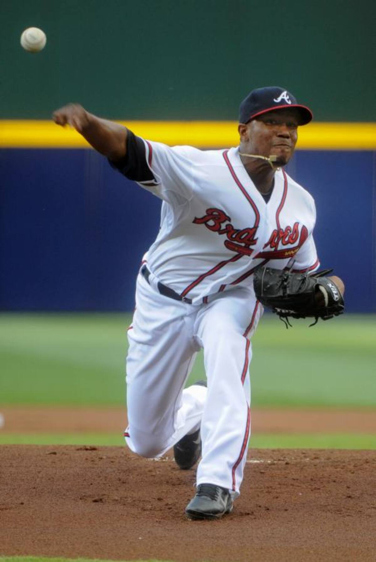 El colombiano Julio Teherán trabajó anoche durante 5.1 de entradas y no tuvo decisión en el triunfo de los Bravos sobre Nacionales. AFP