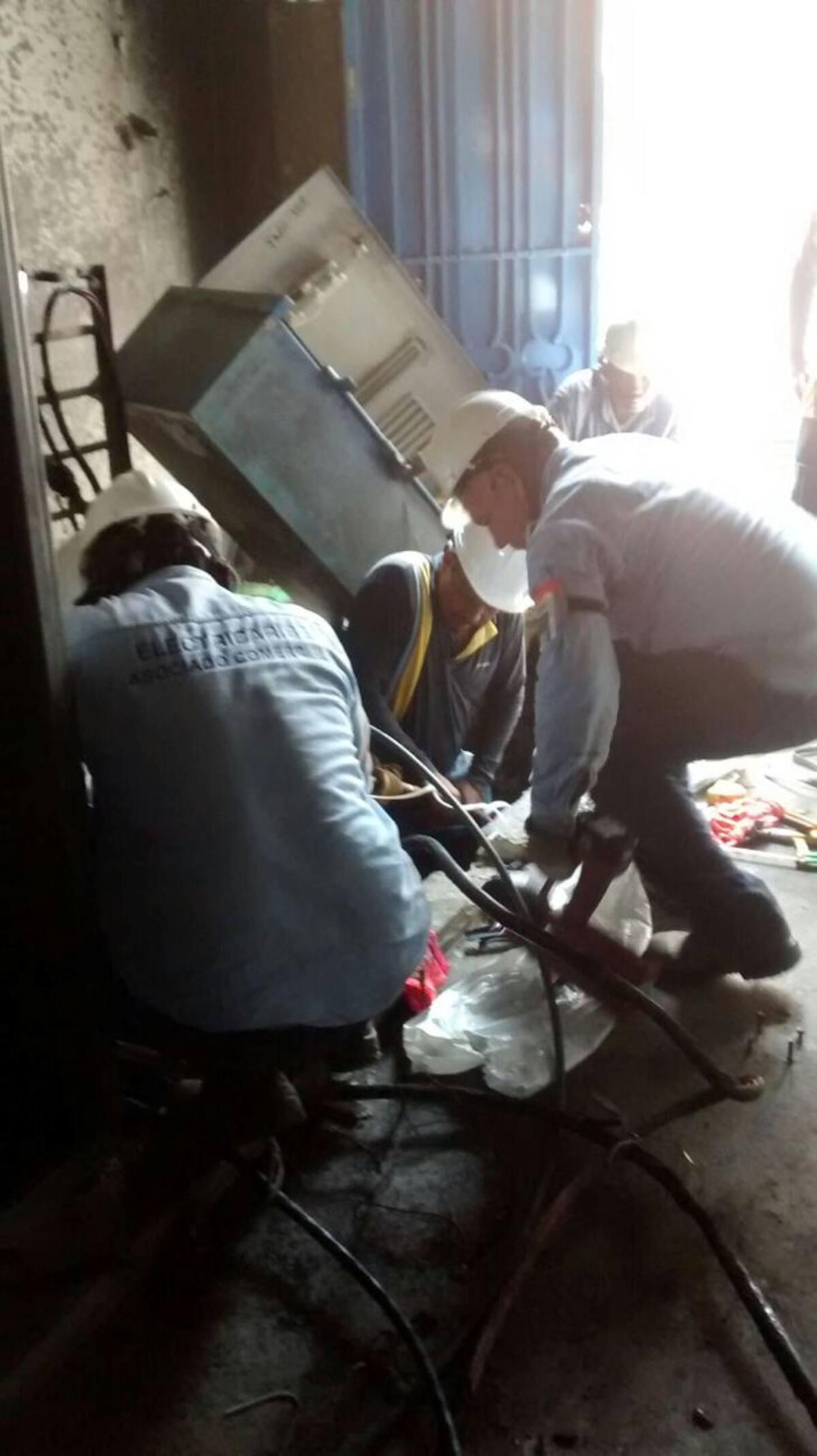 Ayleen Alvarez, delegada de Bolívar Norte de Electricaribe, explicó que la compañía desplazó al sector su personal especializado para reparar en el menor tiempo posible los daños presentados. Cortesía Electricaribe