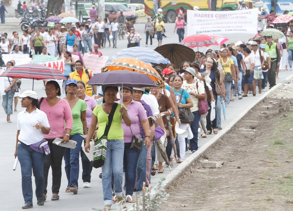 Madres comunitarias de Cartagena y de otros municipios de Bolívar participaron de la manifestación de ayer en la capital de Bolívar. JULIO CASTAÑO-EL UNIVERSAL